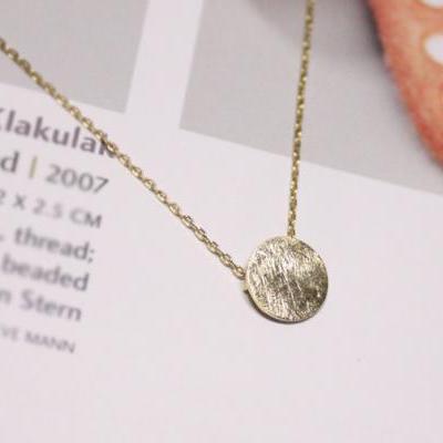 Modern textured circle necklace in gold
