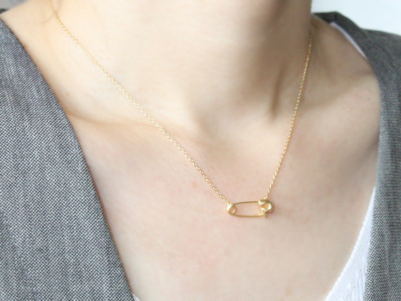 Skull Pin Necklace In Gold